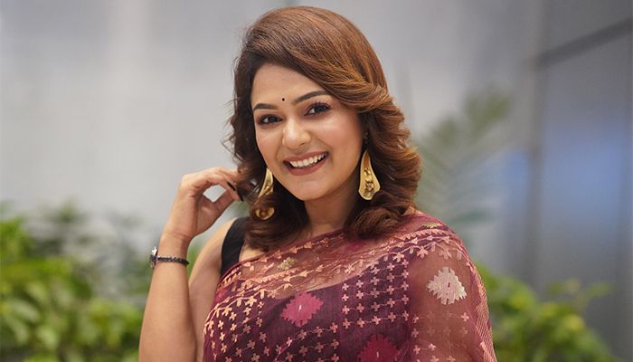 ফুসফুসে সংক্রমণ নিয়ে হাসপাতালে মৌসুমী মৌ