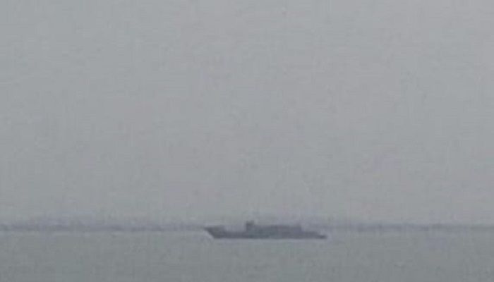 নাফ নদীতে মিয়ানমারের যুদ্ধজাহাজ