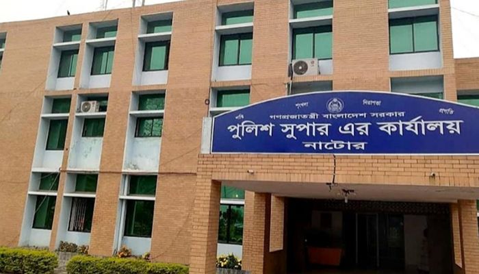 স্কুল শিক্ষককে মারধর: ২ পুলিশ কনস্টেবলকে ক্লোজড