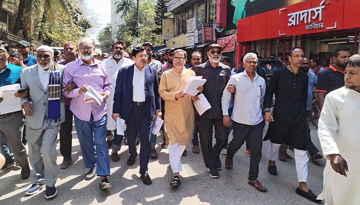 নিত্যপণ্যের মূল্যবৃদ্ধির প্রতিবাদে পাবনায় বিএনপির লিফলেট বিতরণ