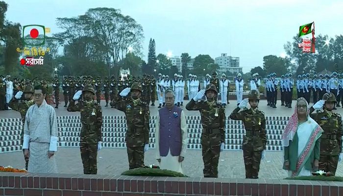 স্বাধীনতা দিবসে স্মৃতিসৌধে রাষ্ট্রপতি-প্রধানমন্ত্রীর শ্রদ্ধা