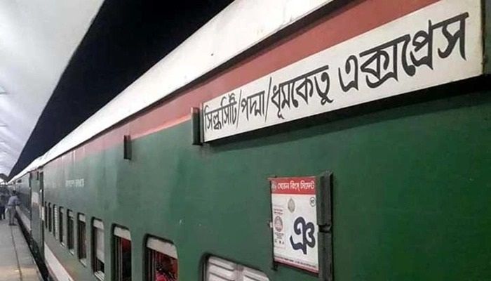 ঈদযাত্রার শুরুতেই ট্রেনের শিডিউল বিপর্যয়