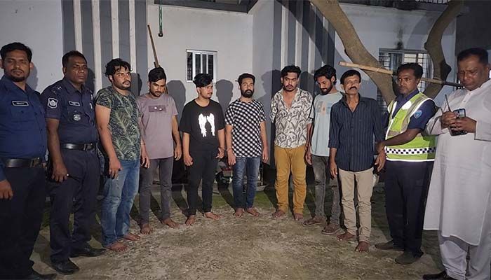 মোবাইলে প্রেমের ফাঁদে ফেলে অপহরণ, দুই নারীসহ আটক ৯