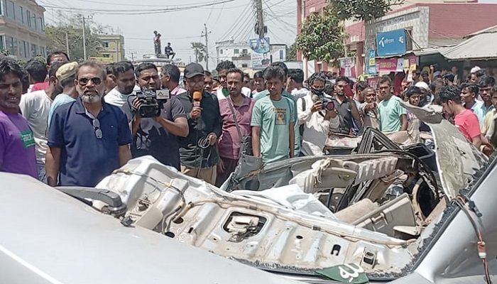 বগুড়ায় বাস-প্রাইভেটকার সংঘর্ষে নিহত ৩