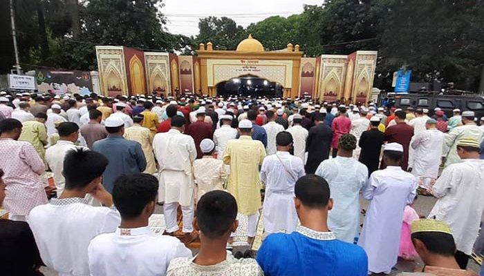 ঈদগাহে ঈদুল ফিতরের প্রধান জামাত অনুষ্ঠিত