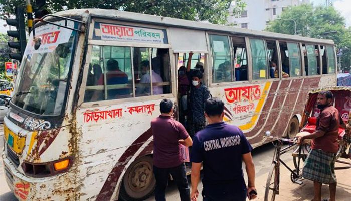 রাজধানীতে আর রঙচটা বাস চলাচল করতে পারবে না