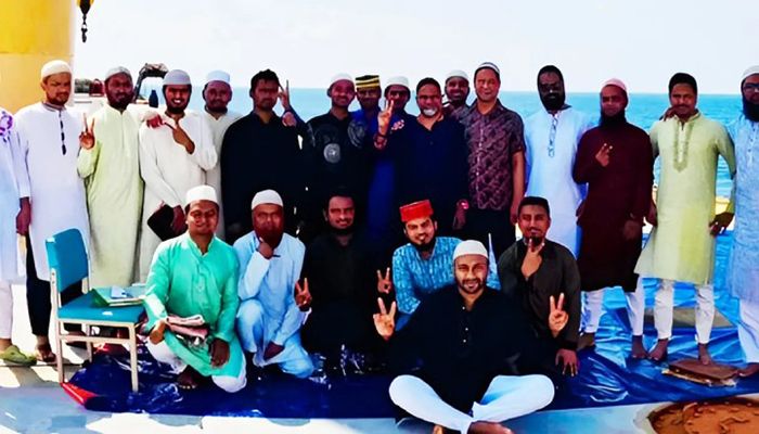 ২১ নাবিক দেশে ফিরবেন জাহাজে, বাকি দুজন বিমানে