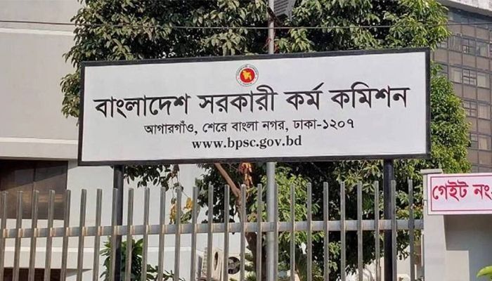 আদালতের নির্দেশ না মানায় পিএসসি চেয়ারম্যানকে নোটিশ 