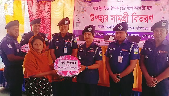 শেরপুরে তৃতীয় লিঙ্গের জনগোষ্ঠীর মাঝে ঈদ উপহার বিতরণ 
