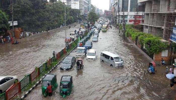 বৃষ্টিতে রাজধানীর বিভিন্ন এলাকায় জলাবদ্ধতা