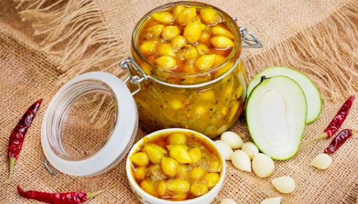 আম রসুনের ঝাল আচার