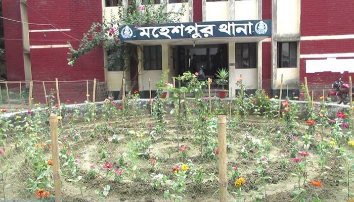মহেশপুরে ফেন্সিডিলসহ নারী মাদক ব্যবসায়ী গ্রেপ্তার 