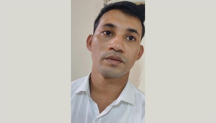 ১০ হাজার টাকায় প্রক্সি পরীক্ষা দিতে এসে যুবক আটক