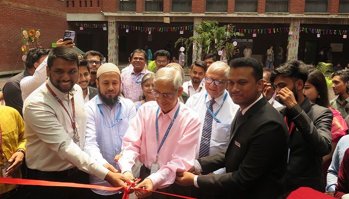 ইস্ট ওয়েস্ট ইউনিভার্সিটিতে কৃষি ভিত্তিক পণ্য প্রদর্শনী