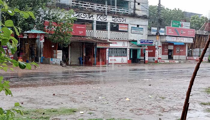 ঘূর্ণিঝড় রেমালের প্রভাব ঝিনাইদহে