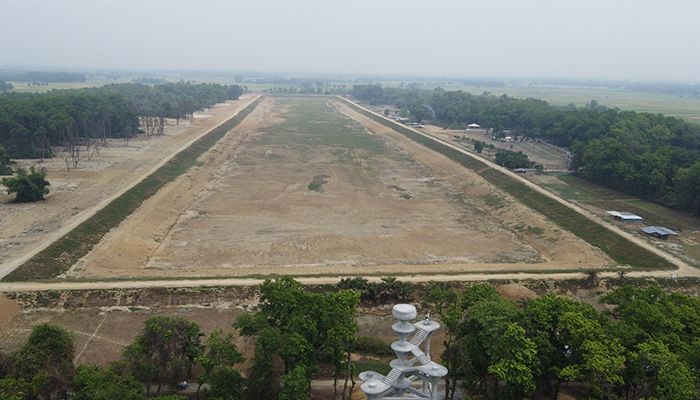 ঐতিহাসিক আলতাদীঘি যেন মরুভূমি