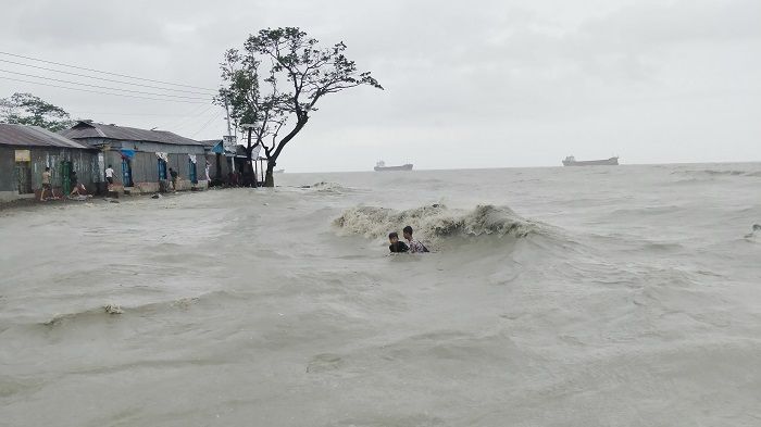 ঘূর্ণিঝড় রেমালে ক্ষতির খণ্ডচিত্র