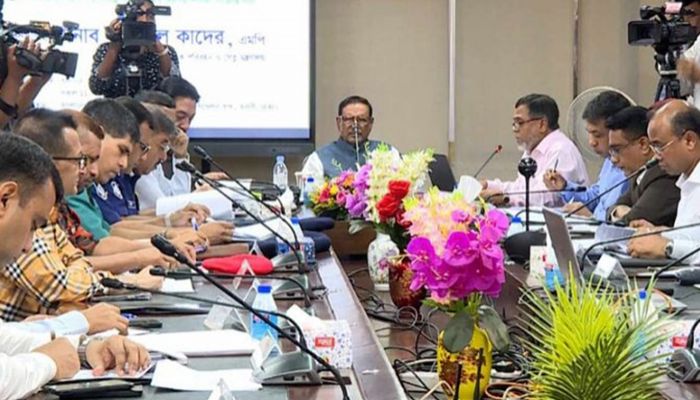 ঈদের আগে সড়কে ভোগান্তি কমাতে মন্ত্রীর নির্দেশ