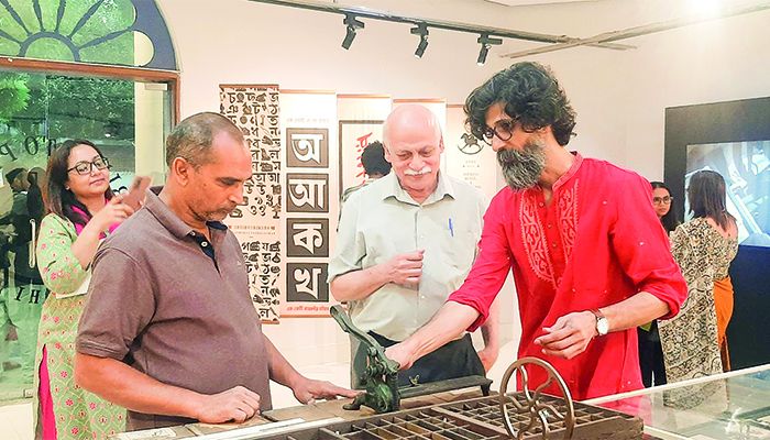 আদর্শ লিপির সন্ধানে...