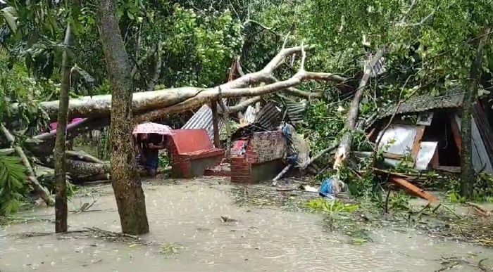 ঘূর্ণিঝড় রেমালে ক্ষতির খণ্ডচিত্র