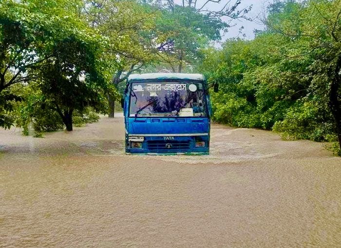ছবিতে সিলেটে আকস্মিক বন্যা