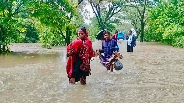 ছবিতে সিলেটে আকস্মিক বন্যা