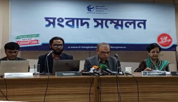 ‘জলবায়ু তহবিল বাংলাদেশের ঋণের বোঝা বাড়াচ্ছে’
