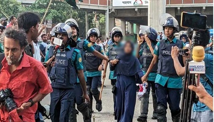 শাহবাগে পুলিশের ধাওয়ায় ছত্রভঙ্গ ৩৫ প্রত্যাশীরা, আটক ১৫