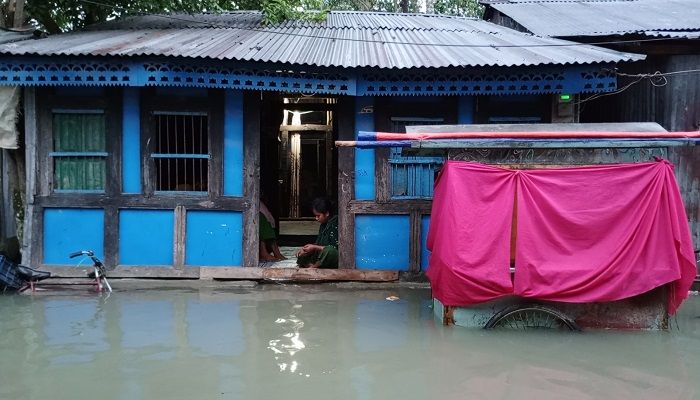 রেমালের প্রভাবে পানিতে ভাসছে বরিশালের নিম্নাঞ্চল