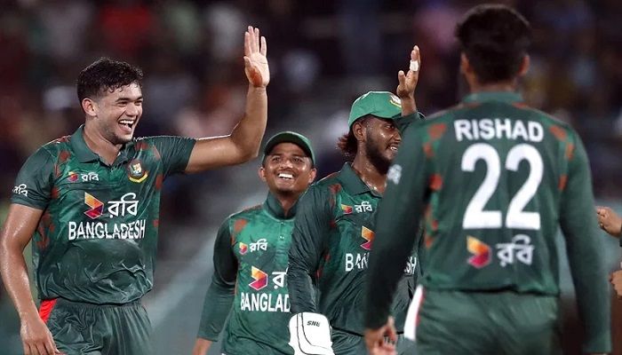 টাইগারদের বোলিং তোপে অল্পতেই গুটিয়ে গেলো জিম্বাবুয়ে 
