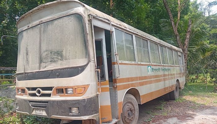 ইবির প্রথম বাস সংরক্ষণের দাবি শিক্ষার্থীদের