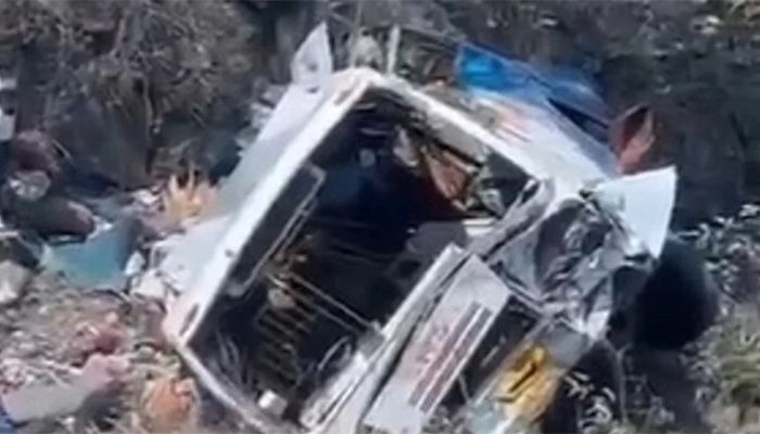 ভারতের জম্মুতে বাস খাদে পড়ে নিহত ১৫