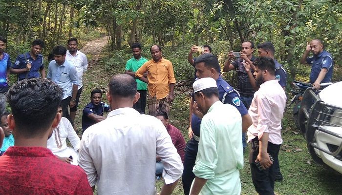 অপহরণের কথা শুনেই পাহাড় ঘিরে ফেলে বিক্ষুব্ধ এলাকাবাসী
