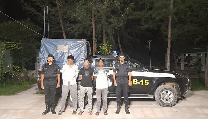 টেকনাফে ইয়াবা নিয়ে রোহিঙ্গাসহ আটক ৩