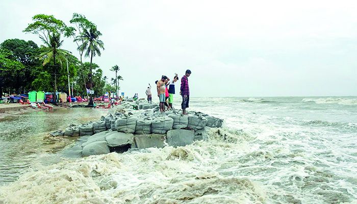 ঘূর্ণিঝড়ের রূপ বদল