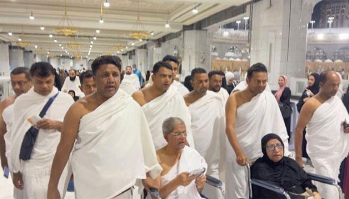ওমরাহ শেষে দেশে ফিরলেন ফখরুল