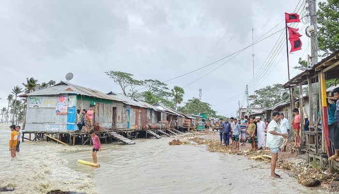 ঘূর্ণিঝড় রেমাল: হাতিয়ার ১৪ গ্রাম প্লাবিত, পানিবন্দি হাজারো মানুষ