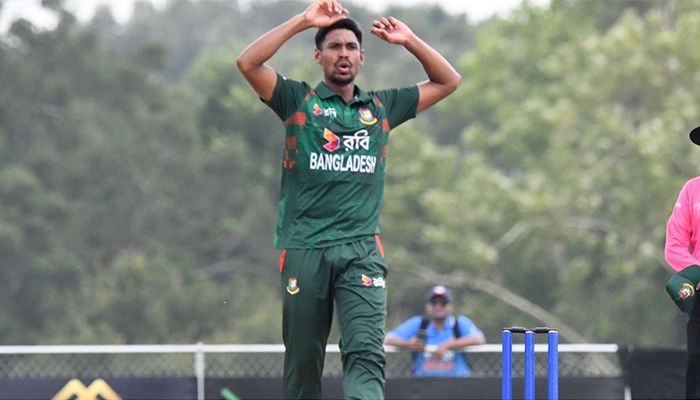 ৬ উইকেট মুস্তাফিজের, বাংলাদেশের লক্ষ্য ১০৫