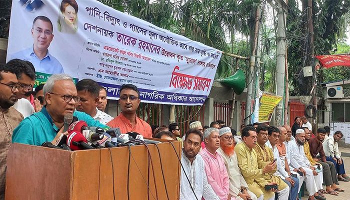 বেনজীর-আজিজের অপকর্ম থেকে দৃষ্টি সরাতে জ্বালানির দাম বাড়ানো হয়েছে: রিজভী