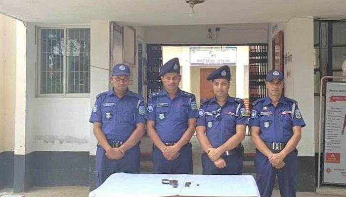 সরিষাবাড়ীতে গুলি ও ম্যাগজিনসহ বিদেশি পিস্তল উদ্ধার