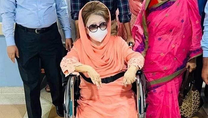 হাসপাতাল থেকে বাসায় ফিরলেন খালেদা জিয়া