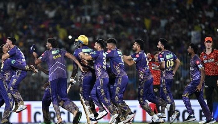হায়দরাবাদকে হারিয়ে তৃতীয়বার আইপিএল শিরোপা জিতল কলকাতা