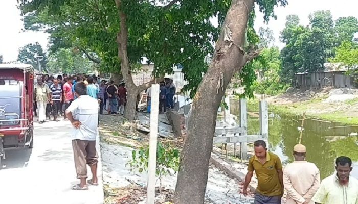 রেলওয়ে অবৈধ স্থাপনা উচ্ছেদ অভিযান বন্ধ করে দিলেন এমপি