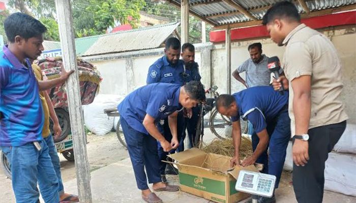 করতোয়া কুরিয়ার সার্ভিস থেকে ১০ কেজি গাঁজা উদ্ধার