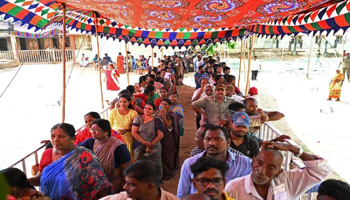 লোকসভার চতুর্থ দফায় সহিংসতা, ভোটের হার বাড়েনি