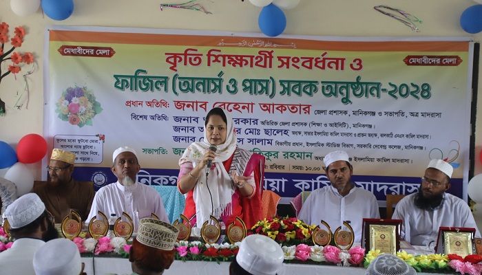 মানিকগঞ্জে কৃতি শিক্ষার্থীদের সংবর্ধনা