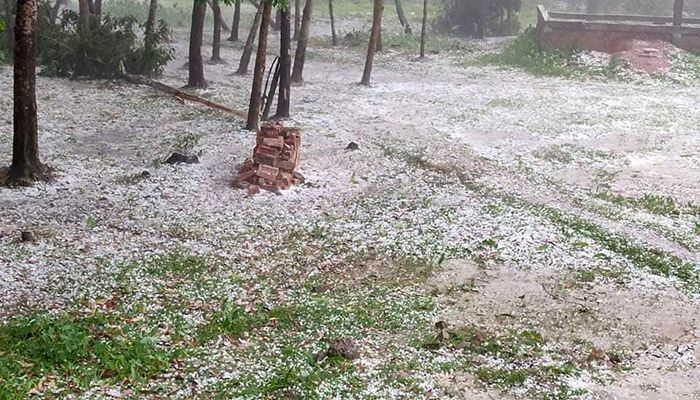দেশের বিভিন্ন অঞ্চলে বজ্রসহ শিলাবৃষ্টির পূর্বাভাস