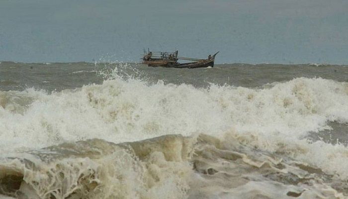 চট্টগ্রামে মুষলধারে বৃষ্টি, সাগর উত্তাল 