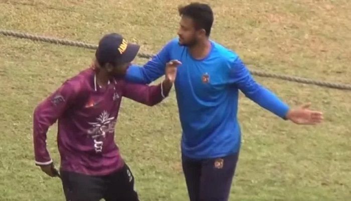 ভক্তকে চড় মারতে গেলেন সাকিব