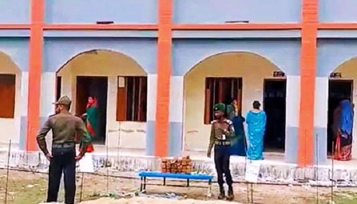 সুনামগঞ্জে কেন্দ্রে ভোটার ৩৭৭২ জন, ৩ ঘণ্টায় পড়েছে ৫০ ভোট